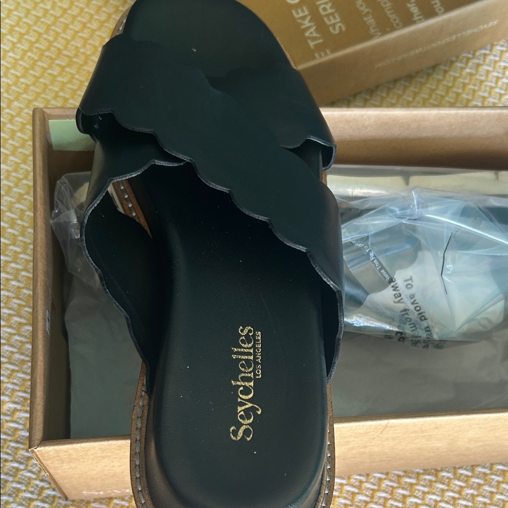 NWT Seychelles Women's Elegant Black Leather Sandals